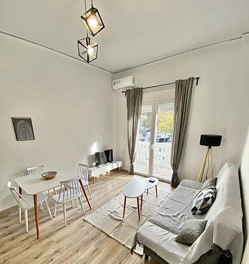 Comfortable Apartment In The City Center Atene Esterno foto