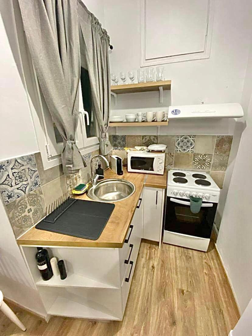 Comfortable Apartment In The City Center Atene Esterno foto