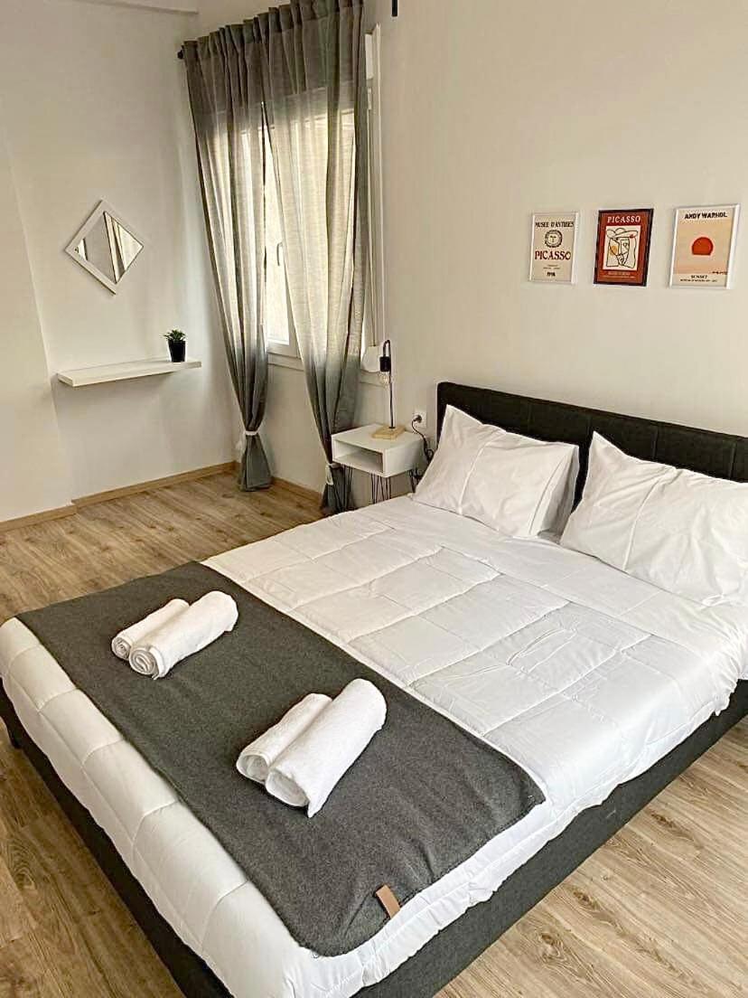 Comfortable Apartment In The City Center Atene Esterno foto