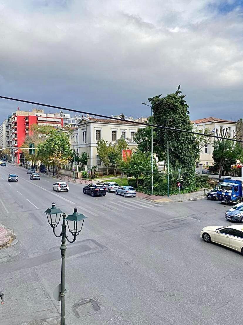 Comfortable Apartment In The City Center Atene Esterno foto