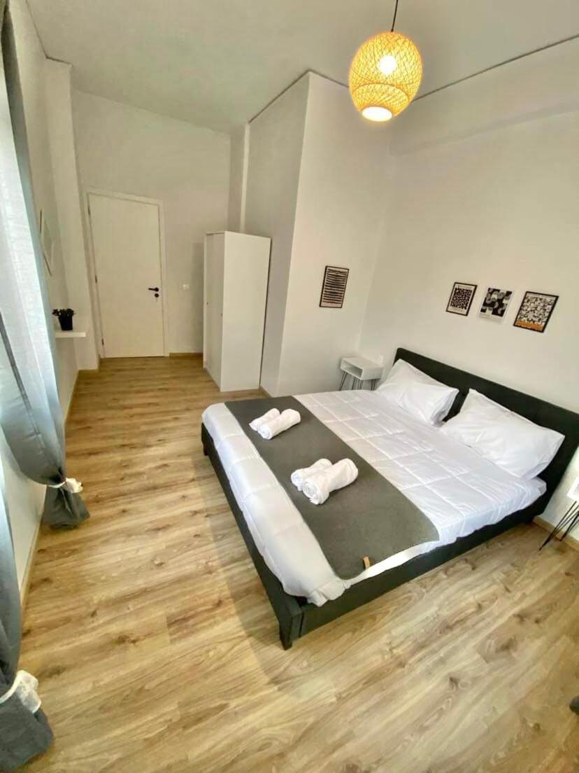 Comfortable Apartment In The City Center Atene Esterno foto